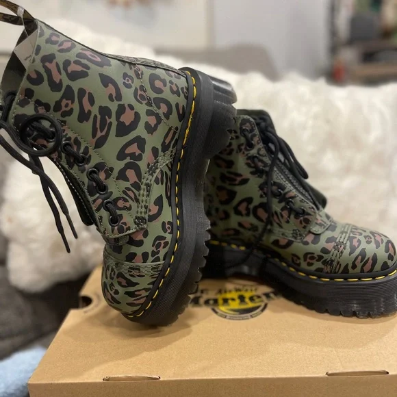 DR. MARTENS SINCLAIR DISTORTED LEOPARD PRINT PLATFORM BOOTS - Picture 4 of 8